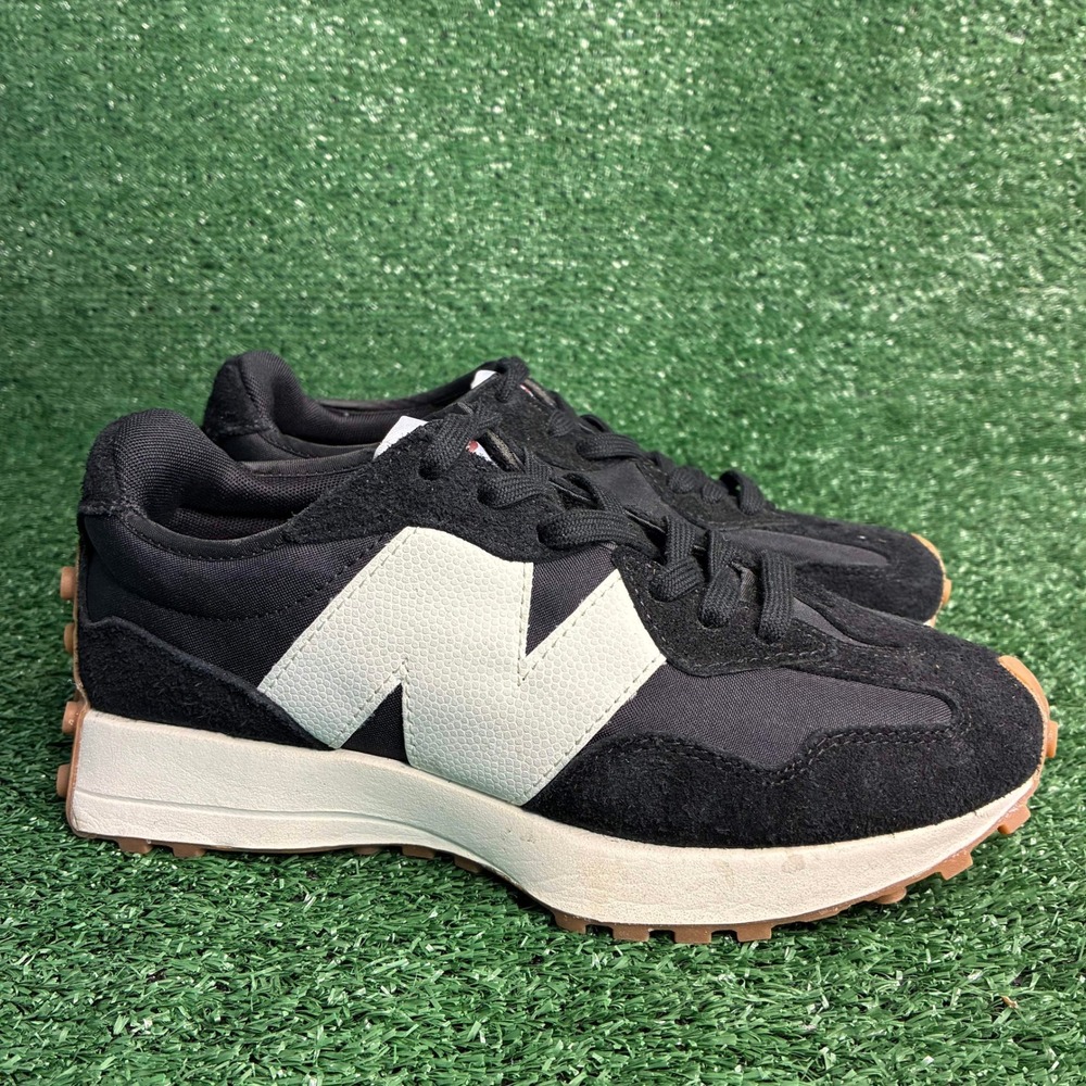 New Balance 327 Suede Nylon Athletic Sneaker Black White Womens 7D Wide(Men 7)